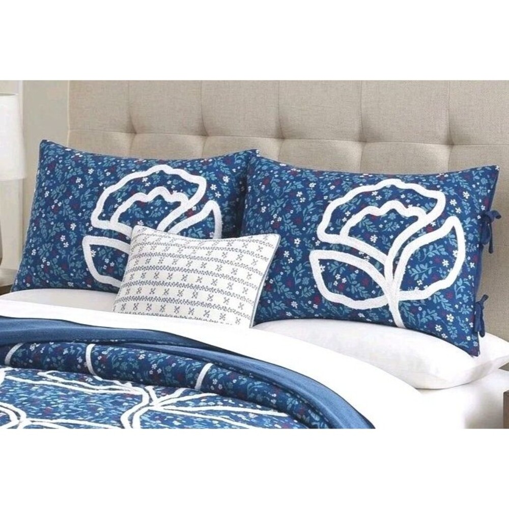 Pioneer Woman Blue Tufted Chenille Pair Floral set of 2 Pillow Shams Standard SZ - Picture 4 of 6